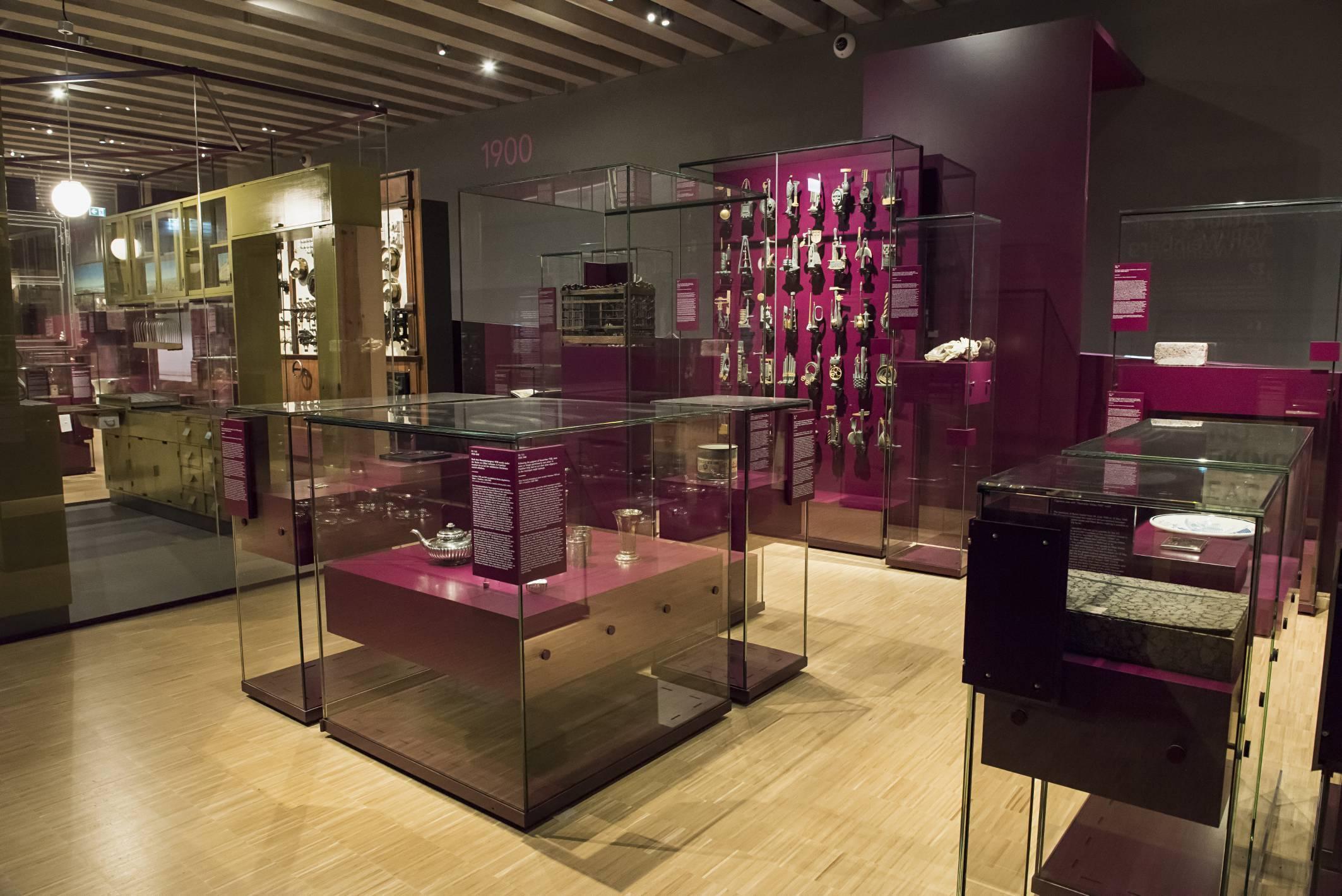 Blick in den Ausstellungsteil 100 x Frankfurt im Historischen Museum