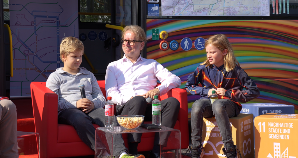 Mobilitätsdezernent auf dem roten Sofa 2024 (c) traffiQ
