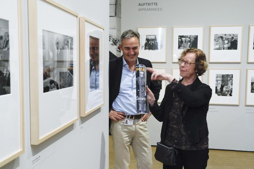Barbara Klemm - Frankfurt Bilder. Jan Gerchow und Barbara Klemm in der Ausstellung © HMF, Uwe Dettmar Barbara Klemm - Frankfurt Bilder. Jan Gerchow und Barbara Klemm in der Ausstellung © HMF, Uwe Dettmar