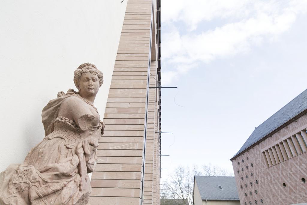 Skulptur vor dem Historischen Museum c HMF, Stefanie Kösling Skulptur vor dem Historischen Museum c HMF, Stefanie Kösling