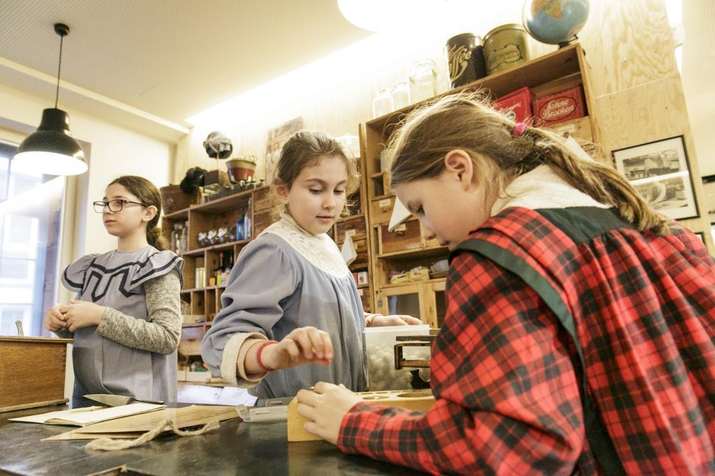Spielend lernen im Kolonialwarenladen © HMF, Stefanie Kösling Spielend lernen im Kolonialwarenladen © HMF, Stefanie Kösling