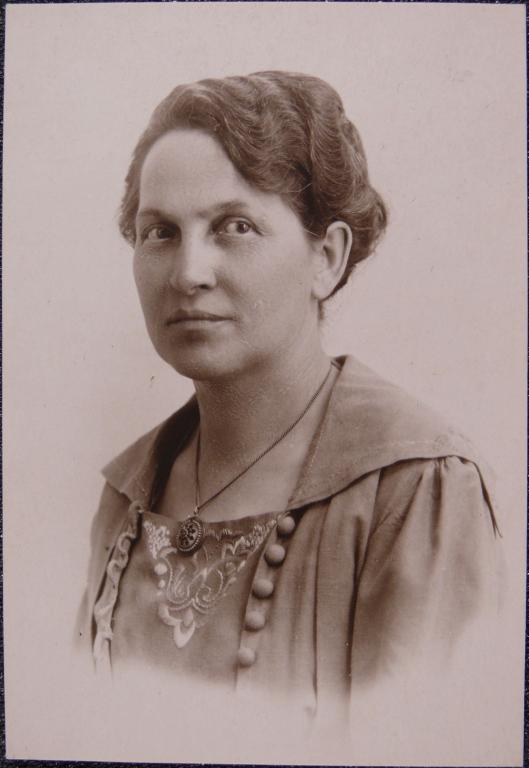 Porträt der Frankfurterin Johanna Tesch als Abgeordnete der Nationalversammlung in Weimar, 1919. Inv.-Nr. Ph22591,01 © HMF