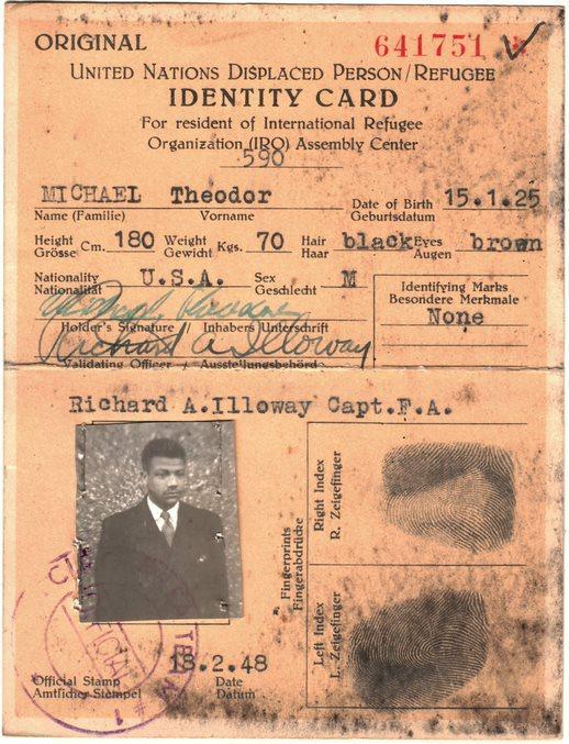 Das Foto zeigt die Discplaced Persons Identity Card von Theodor Wonja Michael.