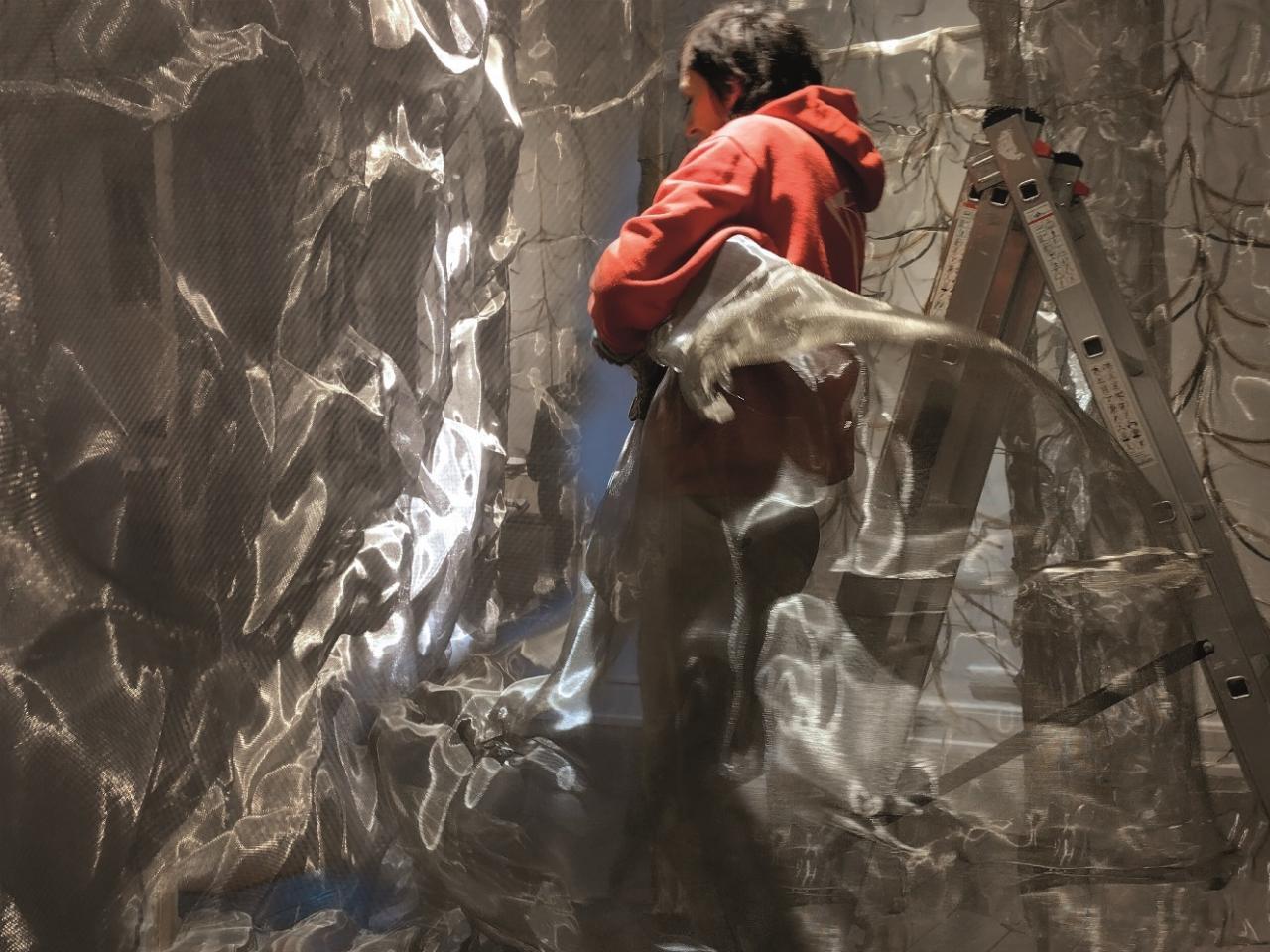 Foto der Installation What-is-behind-that-curtain von CFCh Heier