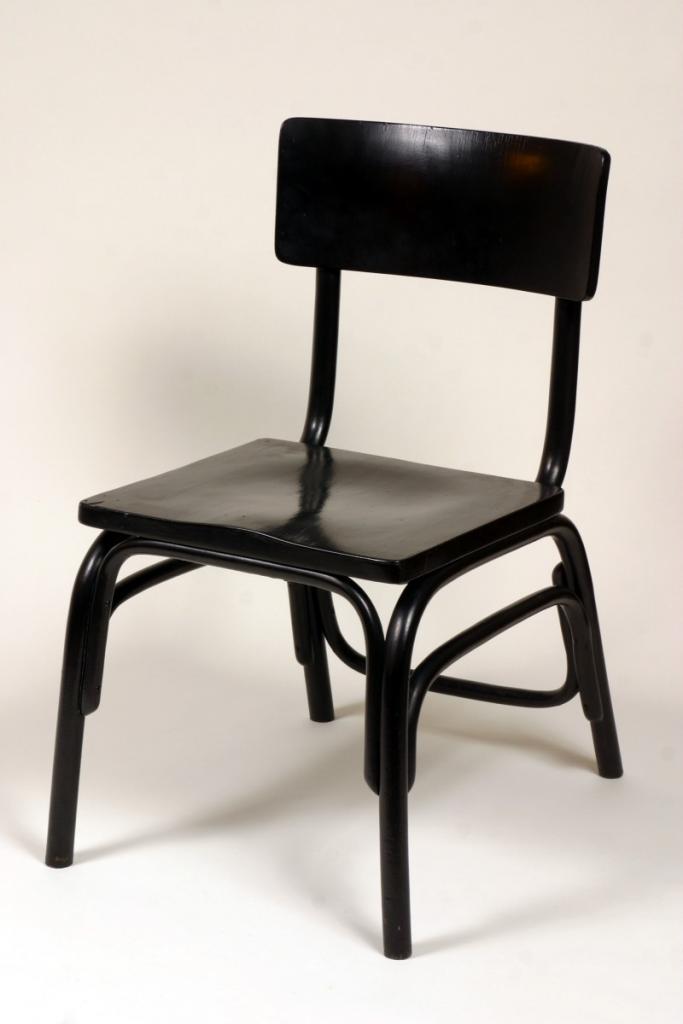 Das Foto zeigt einen Stuhl von Ferdinand Kramer von 1927